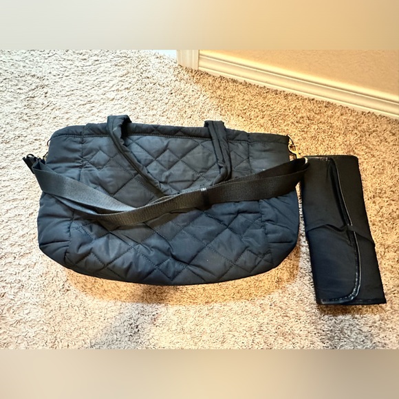 Marc Jacobs quilted diaper bag with changing pad - Picture 4 of 4